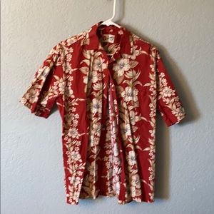 Hilo Hattie men’s small red Hawaiian shirt